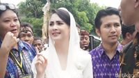 Foto: Arumi Bachsin Pakai Kebaya Recycle di Pernikahan Kahiyang Ayu