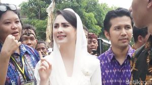 Foto: Arumi Bachsin Pakai Kebaya Recycle di Pernikahan Kahiyang Ayu