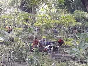 Tiga Saksi Diperiksa Terkait Pemenggal Kepala Kakak Kandung di Tuban Tiga Saksi Diperiksa Terkait Pemenggal Kepala Kakak Kandung di Tuban