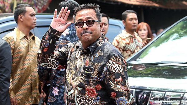 Foto: Adu Gaya Pejabat di Pernikahan Kahiyang Ayu, Batik Vs Jas