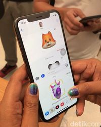 Tampilan animoji pada iPhone X.