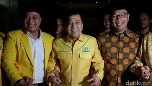 Senyum Semringah Setnov, Daniel Mutaqien dan Ridwan Kamil