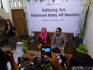 Potret Jumpa Pers Keluarga Besan Jokowi: Terima Kasih Solo!