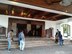 Dekorasi dan Tenda Dibongkar, Gedung Graha Saba Sudah Bersih