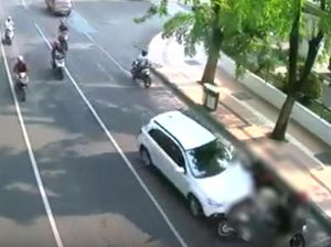 Polisi Periksa Pengemudi Mobil yang Tabrak 3 Motor di Surabaya