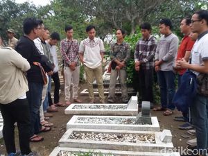 Aktivis HMI Ziarah dan Doa Bersama di Makam Lafran Pane