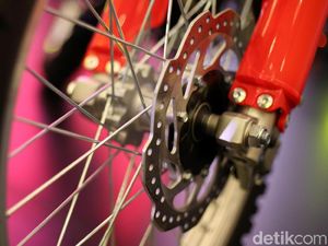 Tahu Tidak, Kenapa Motor Trail Selalu Pakai Pelek Jari-Jari? Tahu Tidak, Kenapa Motor Trail Selalu Pakai Pelek Jari-Jari?