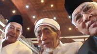 Potret Kekompakan Gus Mus-Mbah Moen-Habib Luthfi Saat Jokowi Mantu