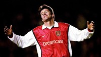 Davor Suker dikenal sebagai salah satu pemain legendaris di sepakbola. Di Real Madrid, dia mencetak 46 gol/108 laga, memenangi Liga Spanyol dan Liga Champions. Tapi di Arsenal kontribusinya turun, hanya 11 gol/40 laga. Di West Ham catatannya tak membaik: 3 gol/14 laga. (Foto: Graham Chadwick /Allsport/Getty Images)