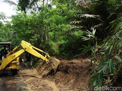 Longsor, Jalan Dua Desa Terputus di Kabupaten Magelang