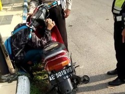 Viral Video Bocah SMP Meraung dan Peluk Motor Saat Ditilang Polisi