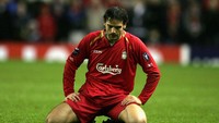 Fernando Morientes menjadi incaran Barcelona pada 2002. Pada akhirnya, Barca mengentikan pendekatannya dengan Morintes, yang saat itu bekostum Real Madrid. (Foto: Alex Livesey/Getty Images)