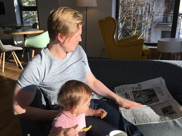 Keseruan Para Balita Saat Sarapan Bareng Ayahnya