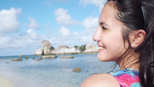 Foto: Gaya Si Cantik Pevita Pearce Kalau Lagi Traveling