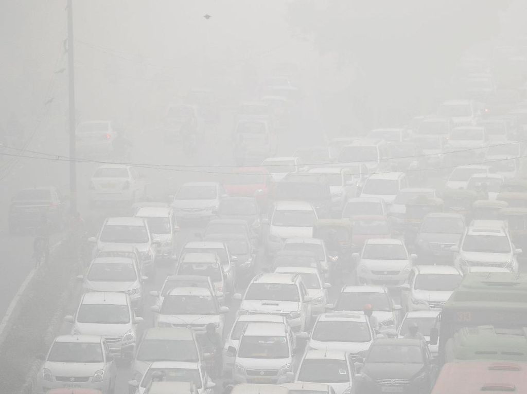 Delhi Dikepung Polusi Asap, Menghirupnya Setara Merokok 44 Batang Sehari Delhi Dikepung Polusi Asap, Menghirupnya Setara Merokok 44 Batang Sehari