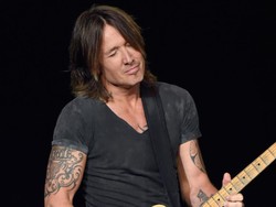 Keith Urban Protes Pelecehan Seksual Harvey Weinstein dengan Female
