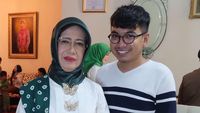 Anggunnya Ibunda Jokowi Saat Dirias di Pernikahan Kahiyang