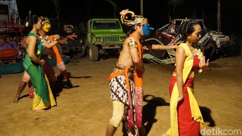Pertunjukan budaya di Desa Nglinggo, Kulonprogo (Shinta Angriyana/detikTravel) Pertunjukan budaya di Desa Nglinggo, Kulonprogo (Shinta Angriyana/detikTravel)