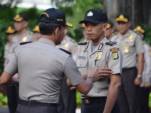 Baku Tembak dengan Begal, Aipda Dwi Diberi Penghargaan Kapolda Baku Tembak dengan Begal, Aipda Dwi Diberi Penghargaan Kapolda