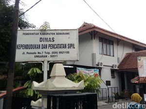 Warga Sapta Darma Semarang akan Ubah Data KTP Warga Sapta Darma Semarang akan Ubah Data KTP