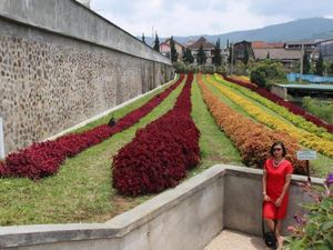 Lembang Punya Taman yang Bagai Pelangi