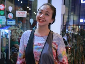 Cerita Asri Welas Bagikan Kacamata untuk Anak Pengidap Katarak Cerita Asri Welas Bagikan Kacamata untuk Anak Pengidap Katarak
