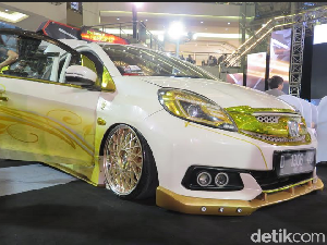 Puluhan Mobil Honda Jazz dan Brio Modifikasi Adu Ganteng