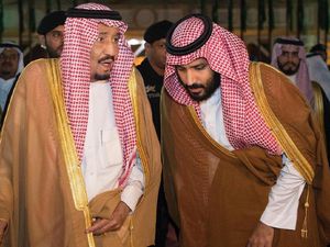 Foto: Momen Keakraban Raja Salman dan Putra Mahkota Arab Saudi