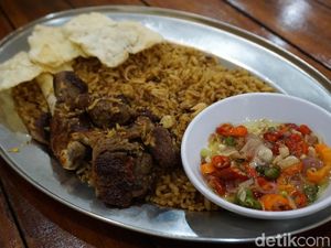 Nikmatnya Nasi Goreng Kebuli dengan Sambal Matah Nikmatnya Nasi Goreng Kebuli dengan Sambal Matah