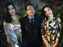 Hadiri Resepsi Kahiyang Ayu, Jarwo Kwat Didampingi Dua Gadis Cantik