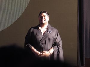 Ivan Gunawan Rilis Makeup, Ada Lipstik Hingga Highlighter