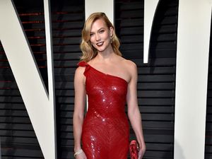 Alasan Karlie Kloss Pacaran Diam-diam dengan Adik Ipar Ivanka Trump Alasan Karlie Kloss Pacaran Diam-diam dengan Adik Ipar Ivanka Trump