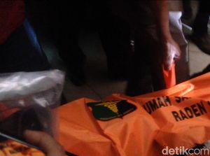 Jasad dr Letty yang Ditembak Suaminya Dibawa ke RS Polri