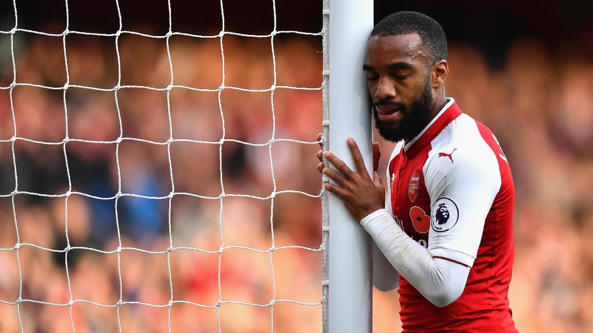 Striker Arsenal Alexandre Lacazette dianggap kurang dipercaya di laga-laga besar. Foto: Dan Mullan/Getty Images