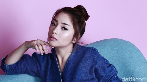 Menggodanya Tatapan Nikita Willy