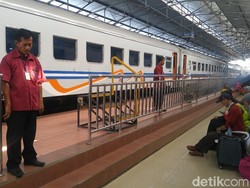 Hari Pahlawan, 60 Detik Berhenti Operasi di Stasiun Poncol Semarang