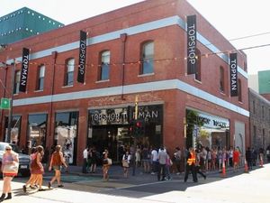 Diprotes Wanita Transeksual, Topshop Sediakan Kamar Ganti Netral Gender Diprotes Wanita Transeksual, Topshop Sediakan Kamar Ganti Netral Gender