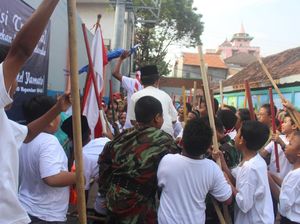 Serunya Pelajar SD Gelar Teatrikal Perobekan Bendera