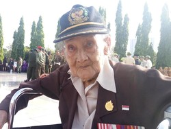 Tatapan Mbah Patmo Sang Perawat Zaman Perang di TMP Kalibata