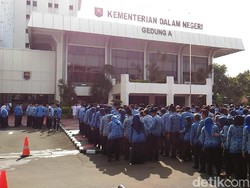 Mendagri Beri Penghargaan ke-15 Kepala Daerah