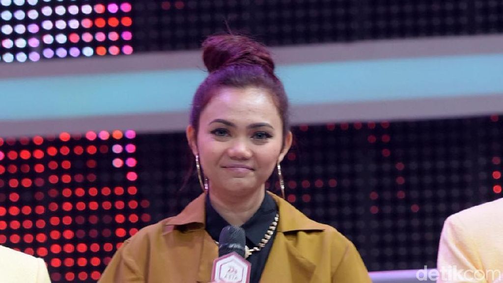 Transformasi Rina Nose hingga Lepas Hijab, Raisa Dibilang Kurusan Transformasi Rina Nose hingga Lepas Hijab, Raisa Dibilang Kurusan