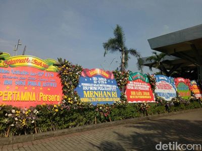 Deretan Karangan Bunga untuk Menteri Susi yang Jadi Doktor HC ITS