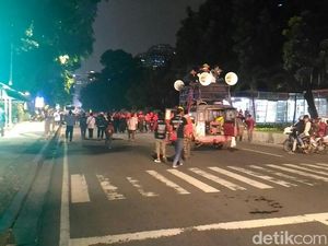 Massa Buruh Tinggalkan Depan Kemenhub, Bergerak ke Balai Kota