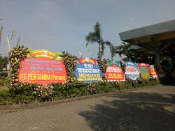 Karangan Bunga Menteri Susi Terima Gelar Doktor HC Hiasi ITS