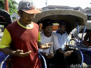 Hari Pahlawan, Penarik Becak Pasar Kajen Pekalongan Heningkan Cipta