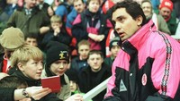 Branco tiba di Middlesbrough dengan status juara Piala Dunia dan Copa America sebagai bek sayap utama Brasil (72 caps). Dia juara di Liga Brasil dan Portugal. Tapi Branco cuma 9 kali tampil di Liga Inggris usai kontraknya diputus karena dinilai tampil mengecewakan. (Foto: John Gichigi/ALLSPORT/Getty Images)