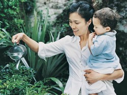 Ini Soal Menggendong si Kakak Pasca Bunda Operasi Caesar