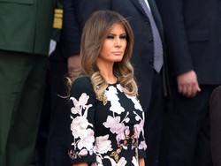 Melania Trump Tampil Anggun di China dengan Gaun Dolce & Gabbana