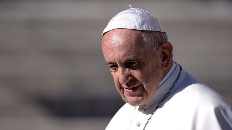 Paus Fransiskus Perintahkan Larangan Penjualan Rokok di Vatikan