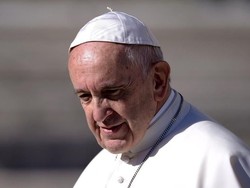 Paus Fransiskus Perintahkan Larangan Penjualan Rokok di Vatikan